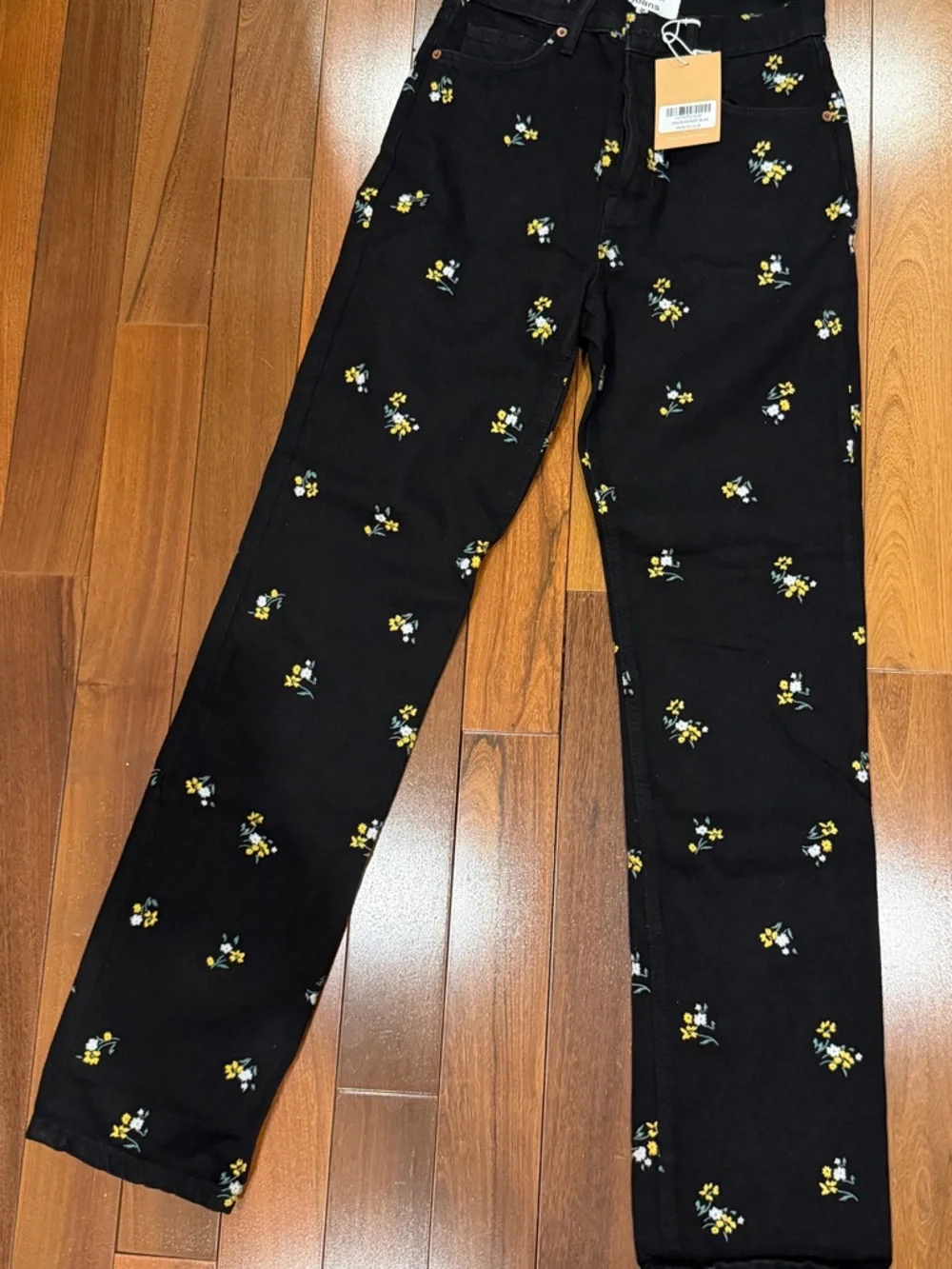 Reformation Cynthia high rise straight jeans in Priscilla embroidered. New - Picture 2 of 7